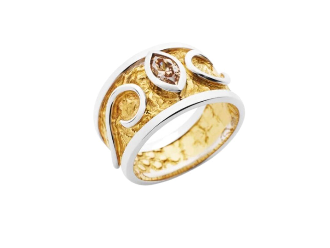 Gold nugget and white gold unusual ring with diamonds