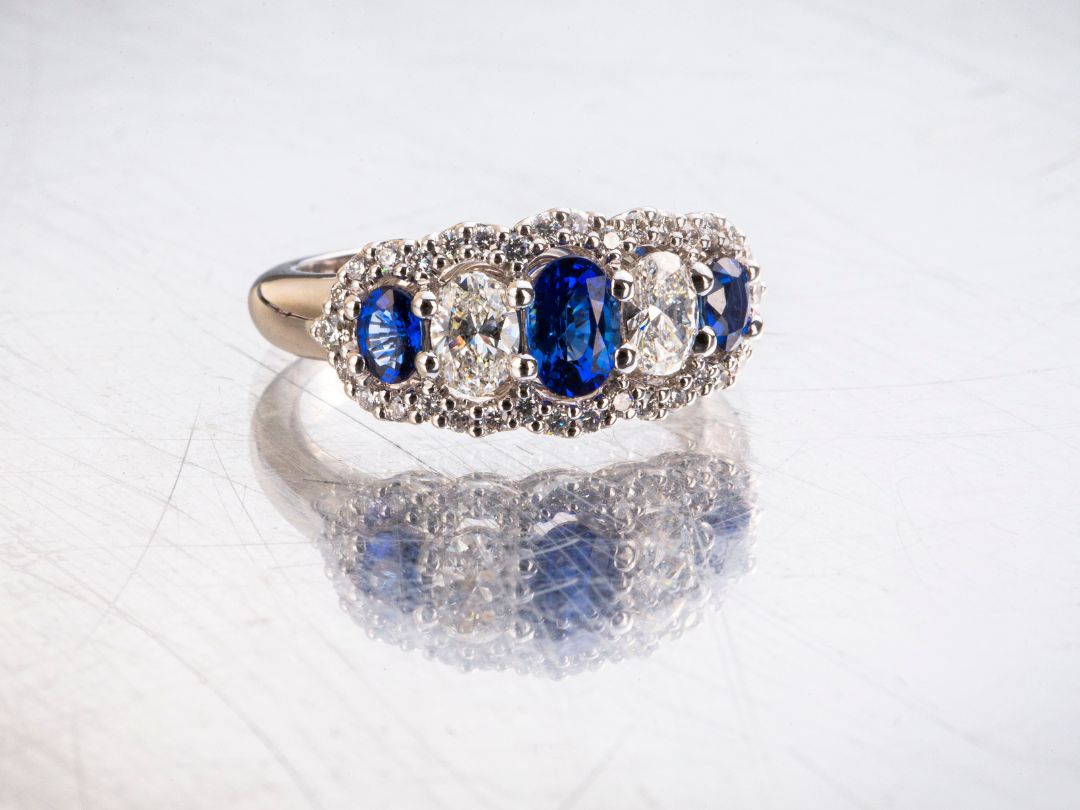 Sapphire and diamond ring set in white gold